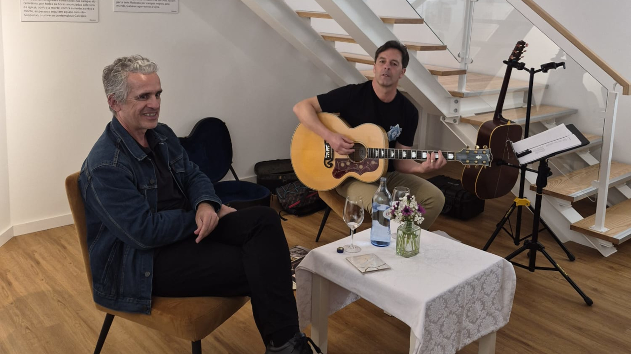 Encontro entre o escritor José Luís Peixoto e o músico Zé Villar